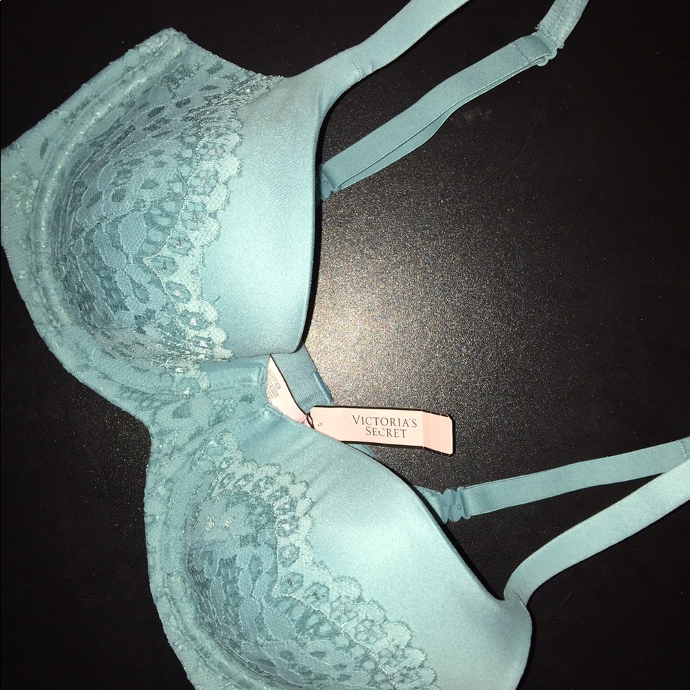 NWT VICTORIAS SECRET BRA 32DD $56.50
